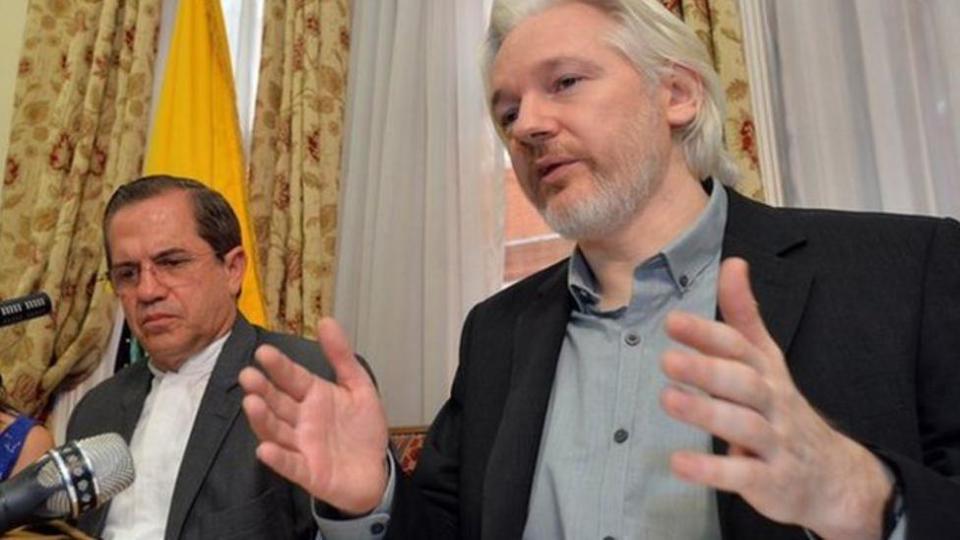 Julian Assange y Ricardo Patiño, excanciller de Ecuador