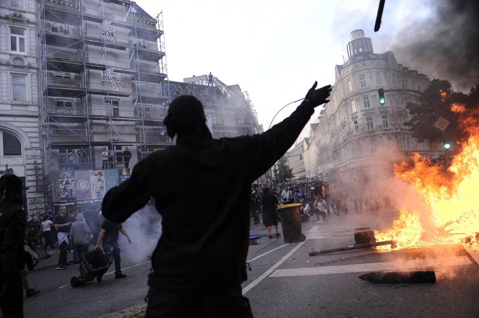 <p>Protesters set fire to block a road on July 7, 2017 in Hamburg, northern Germany, where leaders of the world’s top economies gather for a G20 summit. (Photo: Steffi Loos/AFP/Getty Images) </p>