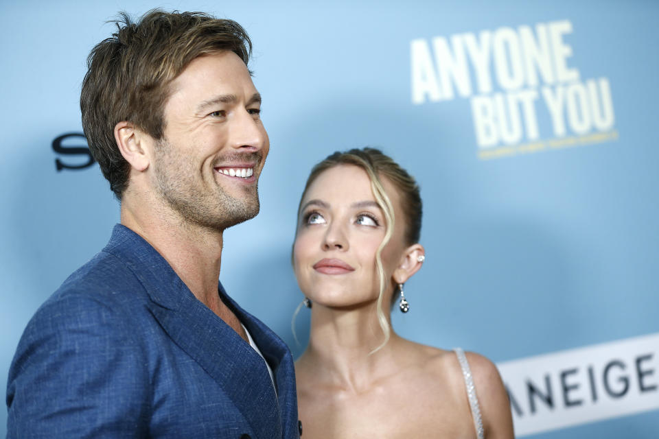 Anyone But You stars Glen Powell and Sydney Sweeney pose at the New York premiere of the film