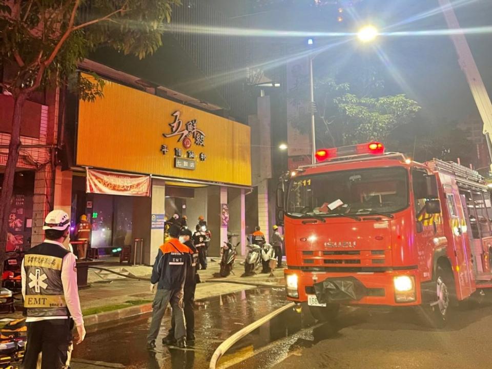 火鍋街老爺燒烤店發生火警，幸未造成人員傷亡。（記者吳文欽攝）