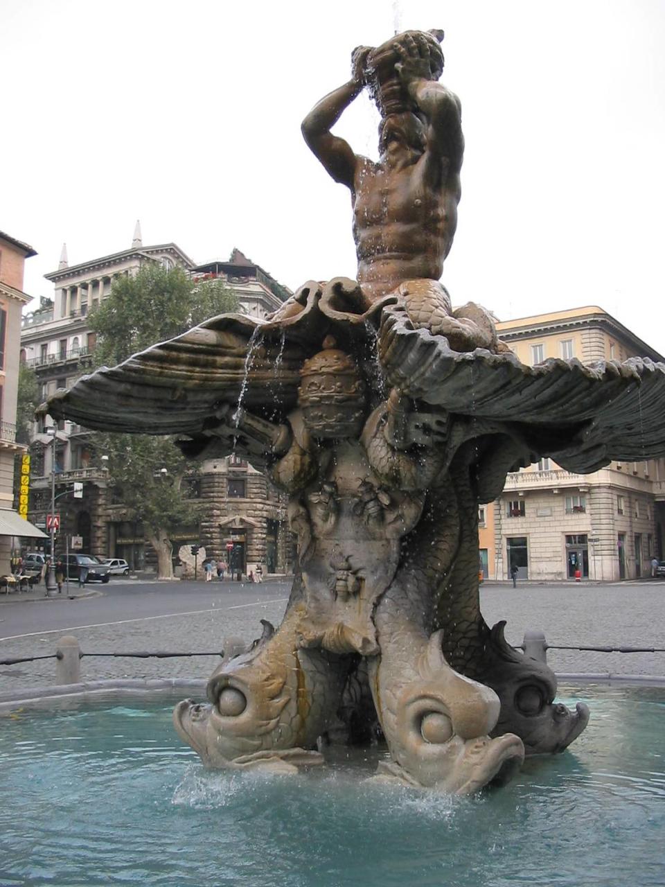 En la Plaza Barberini se puede ver la Fuente del Tritón del maestro del barroco italiano, Gian Lorenzo Bernini.