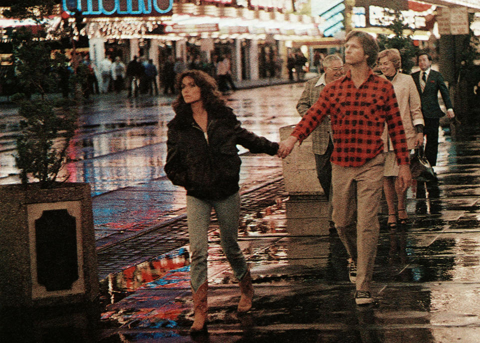 Karen Allen and Jeff Bridges holding hands