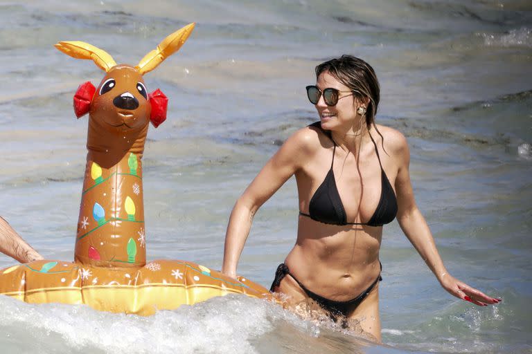 Heidi Klum se divirtió en el agua en St. Barths