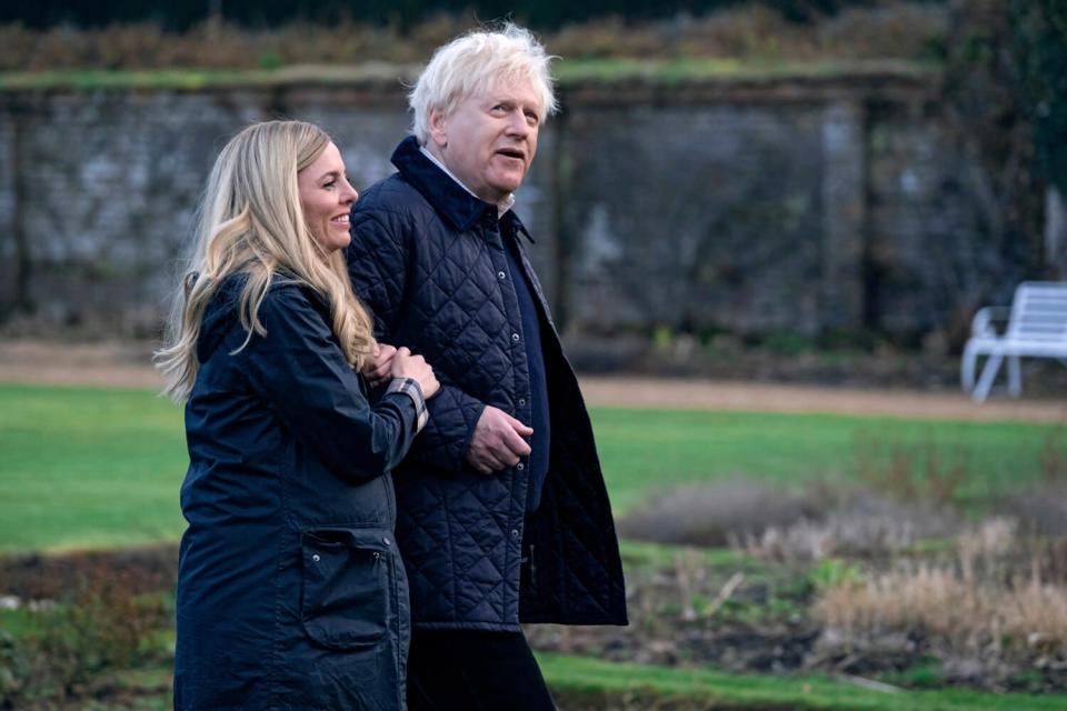 Carrie (OPHELIA LOVIBOND) and Prime Minister Boris Johnson (KENNETH BRANAGH)