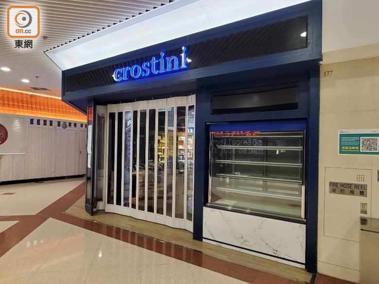 Crostini荷里活廣場分店人去樓空。(張駿勤攝)