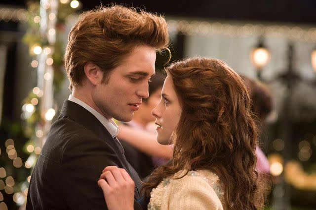 Alamy Robert Pattinson and Kristen Stewart in 'Twilight' (2008)