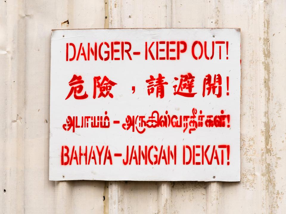 Singapore street sign multiple languages