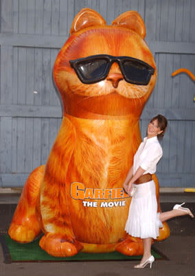 Jennifer Love Hewitt at the L.A. premiere of Twentieth Century Fox's Garfield