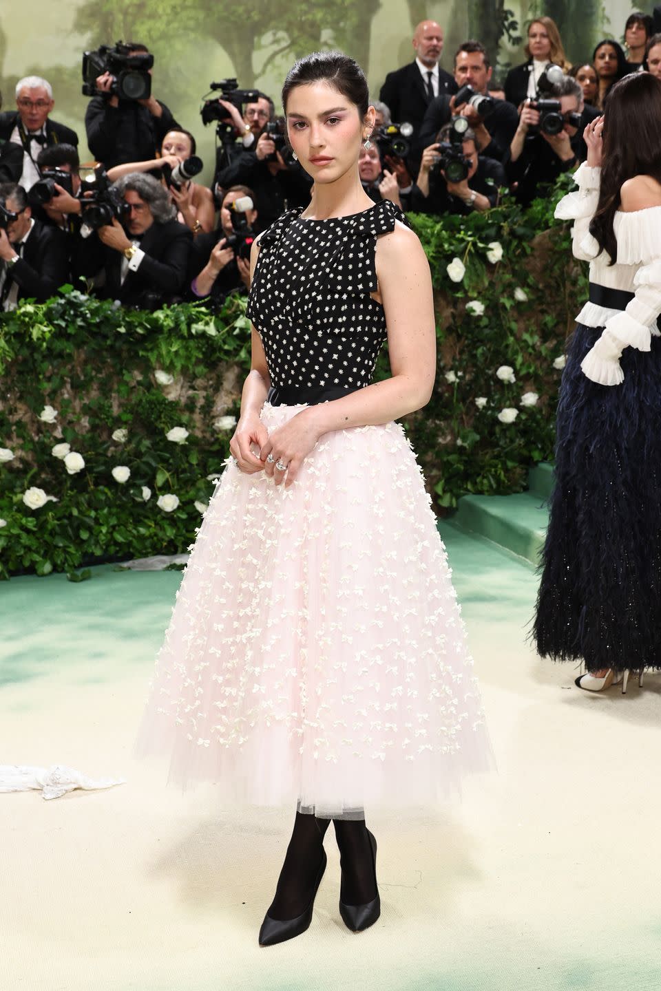 new york, new york may 06 gracie abrams attends the 2024 met gala celebrating sleeping beauties reawakening fashion at the metropolitan museum of art on may 06, 2024 in new york city photo by jamie mccarthygetty images