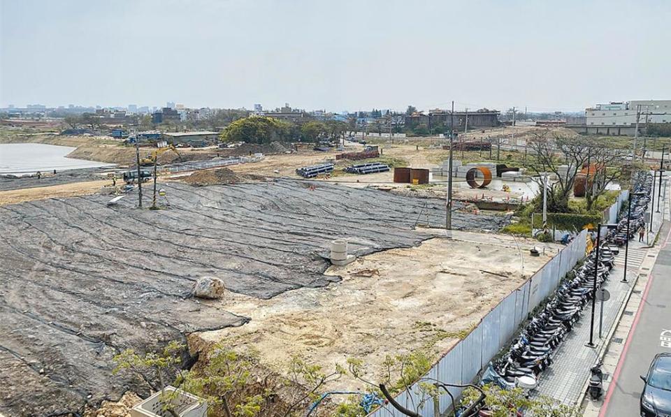 副院長鄭文燦3月11日召開推動桃園航空城核心計畫專案小組第24次委員會議，配合民眾重建時營建物價指數波動情形，研議規畫拆遷重建補助措施，16日已核定加發下列補助獎勵。（本報資料照片）