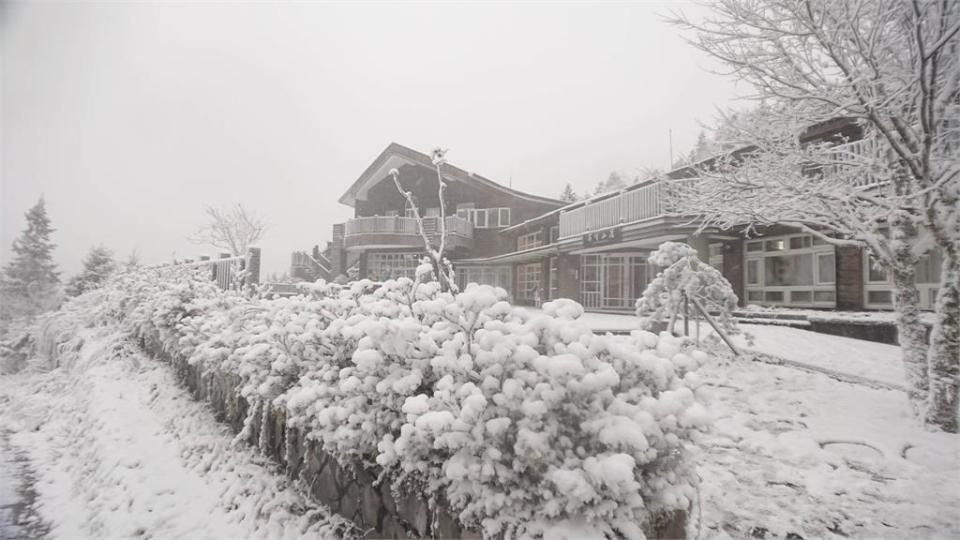 寒流來襲，太平山下雪。（圖／民視新聞）