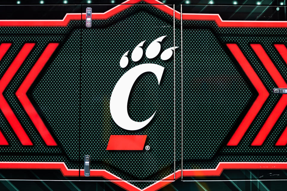 A Cincinnati Bearcats logo 