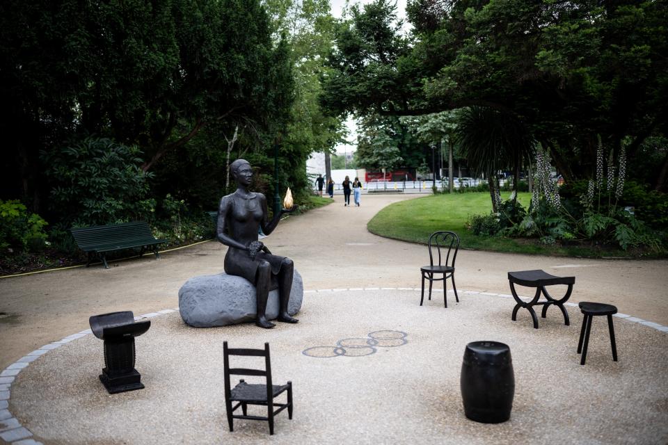 La sculpture intitulée « Salon » pour les JO, à Paris, le 21 juin 2024.