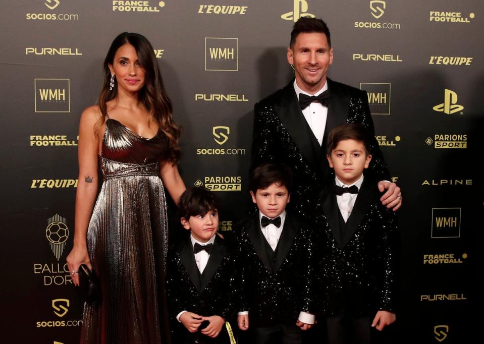 At the Ballon d'Or Awards in Paris with the family in 2021 (Benoit Tessier / Reuters)