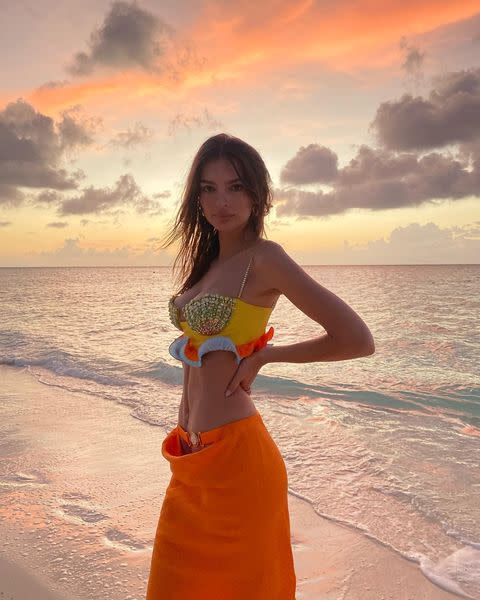 8) June 2021 - Emily Ratajkowski nude Instagram pics