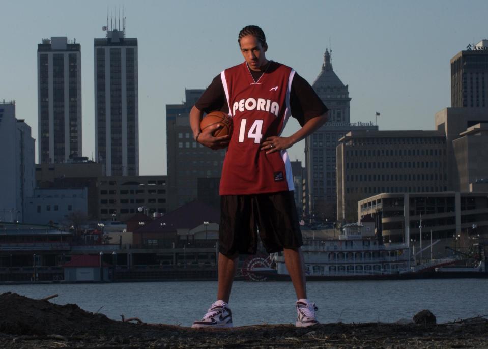 Shaun Livingston of Peoria High poses for his Player of the Year photo after the 2004 season — and the Lions' second consecutive boys basketball state championship.