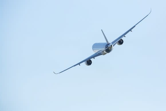 aa airbus a320 plane in flight