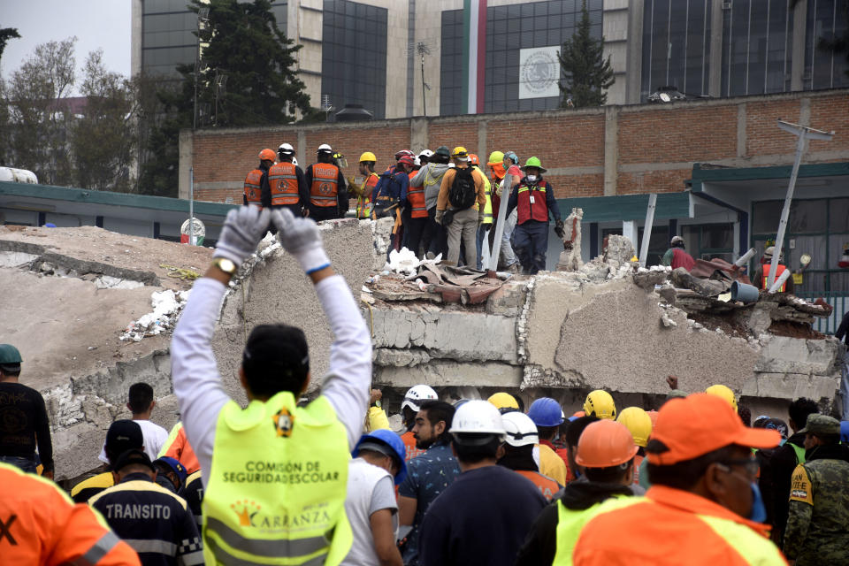 <p>CIUDAD DE MÉXICO Earthquake/Sismo-CDMX.- 20 de septiembre de 2017, aspecto de los trabajos de rescate en las edificaciones derrumbadas por el sismo de 7.1 grados que se registró el martes 19 de septiembre de 2017. En imagen, las labores en la esquina de Bolívar y Chimalpopoca. Foto: Agencia EL UNIVERSAL/Alonso Romero/MAVC </p>