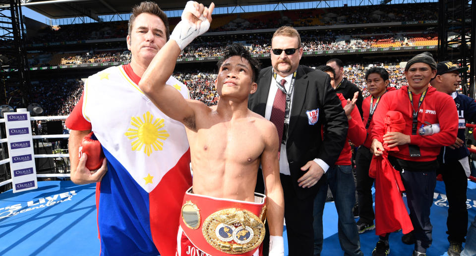 Jerwin Ancajas (C) beat Teiru Kinoshita for the IBF junior bantamweight title at Suncorp Stadium on July 2, 2017 in Brisbane, Australia. (Getty Images)