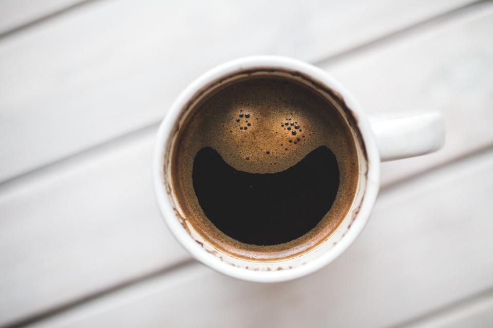 咖啡跟茶有很強的利尿作用，吞藥盡量避免。（示意圖／翻攝自Pexels）