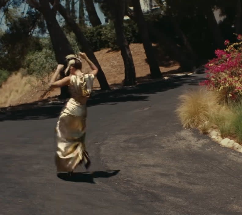 Miley Cyrus dancing up a driveway in &quot;Flowers&quot;
