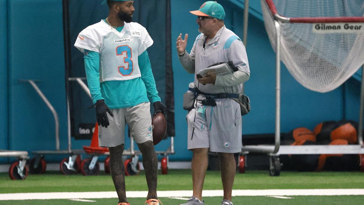 Mike McDaniel: Dolphins are motivated to win a game, Odell Beckham is eager to help