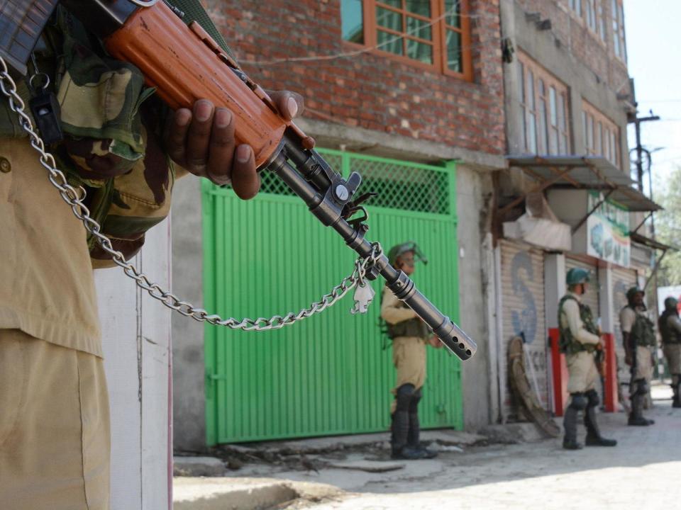 Security personnel stand guard in central Srinigar on the 15th day of lockdown in Kashmir: The Independent