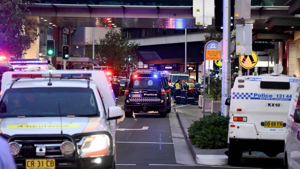 Police at scene of Sydney shopping centre attack on 13 April 2024