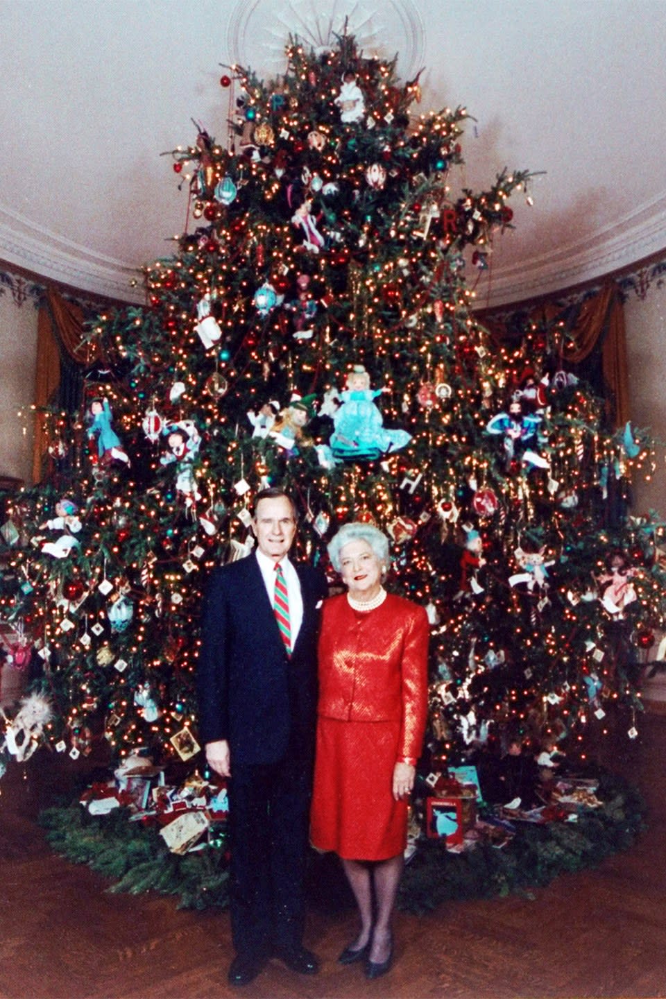 Barbara and George H.W. Bush stand under the towering, 18-foot tree, December 1989.