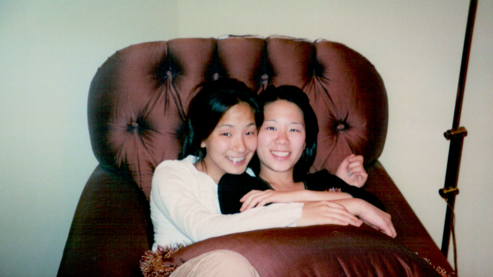 A childhood photo of Melanie and Priscylla Lee.