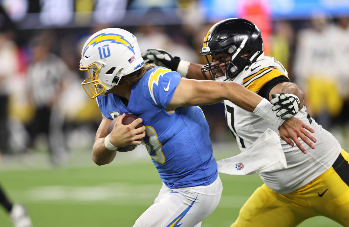 Chargers Beat Steelers, 41-37, in Week 11 of 2021 Season