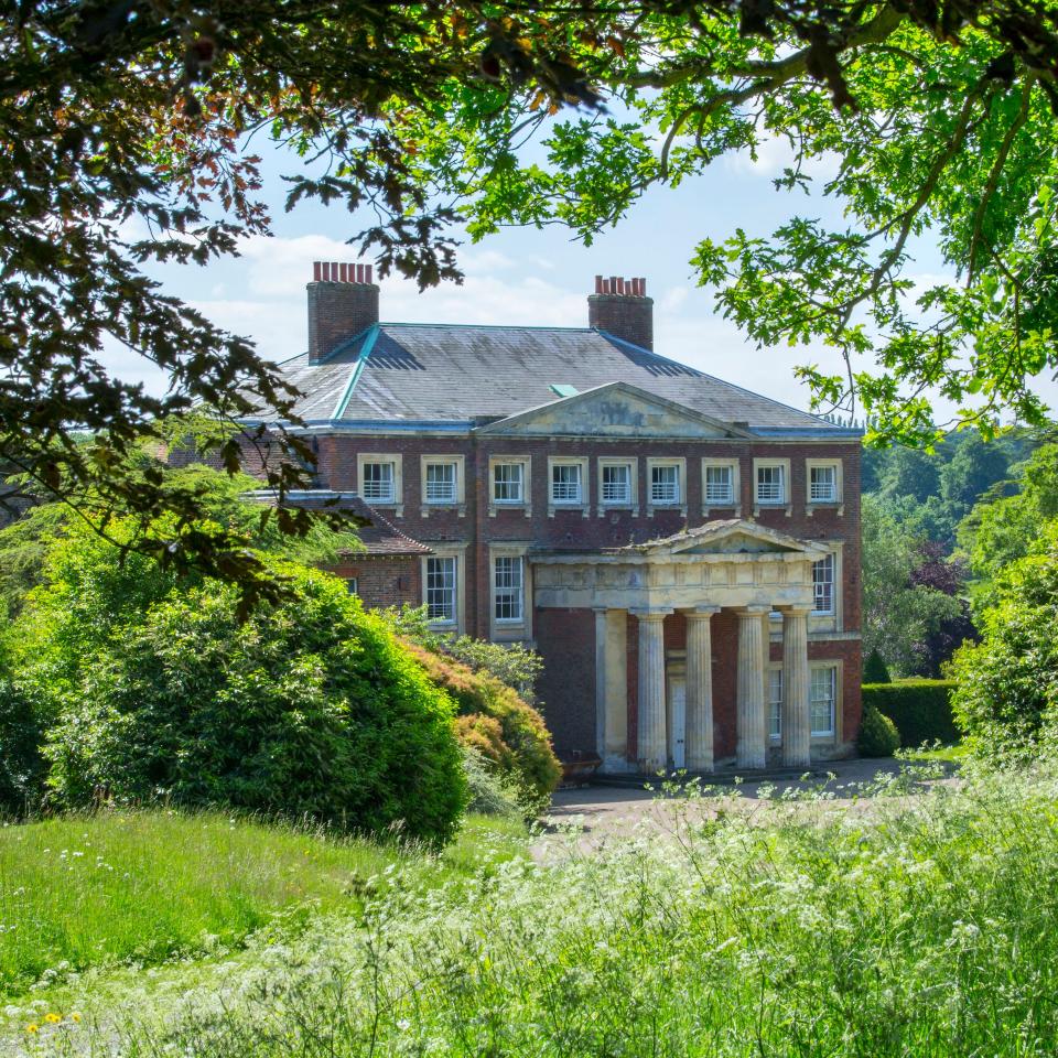 Kent's Palladian mansion Goodnestone - Marianne Majerus Garden Images