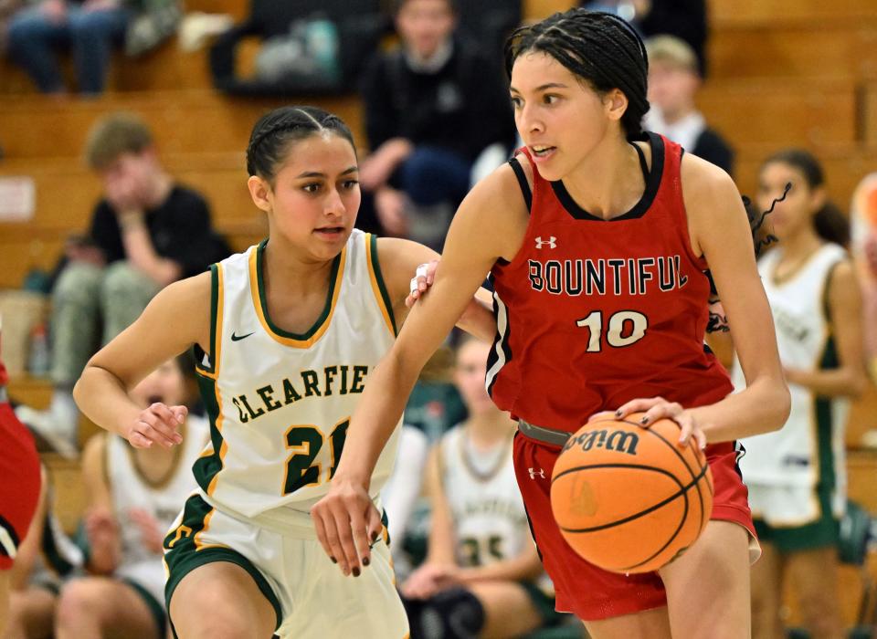 Bountiful’s Taylor Harvey dibbles around Clearfield’s Destini Gomez as they play at Clearfield on Wednesday, Jan. 17, 2024. Bountiful won 56-47. | Scott G Winterton, Deseret News