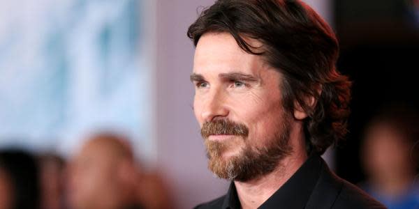 Christian Bale contrató a un asistente para que oliera sus axilas