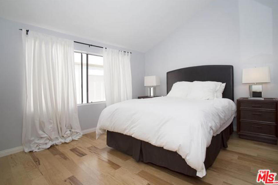 <p>The master bedroom features high, vaulted ceilings and a balcony that overlooks the streets of Santa Monica. (Trulia.com) </p>