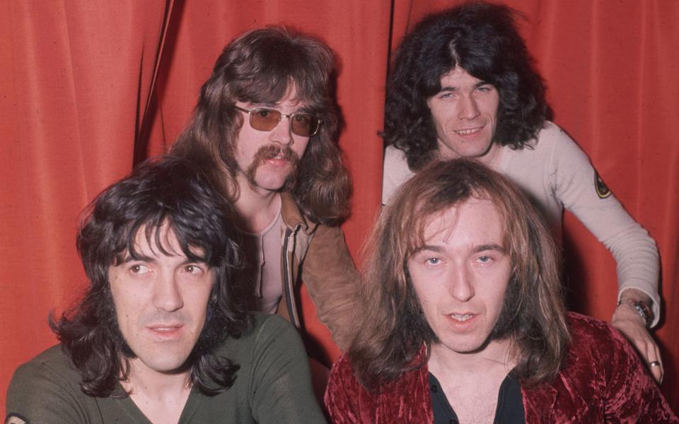 <p>Er gründete die Hardrockband Anfang der 70-er, die mit "Love Hurts" ihren größten Hit hatte: Manny Charlton (zweiter von rechts), der ehemalige Gitarrist der schottischen Band Nazareth, starb am 5. Juli im Alter von 80 Jahren. Eine Todesursache wurde nicht bekannt. (Bild: Keystone/Getty Images)</p> 