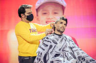 <p>El que ha conmovido es el actor <strong>Eduardo</strong> <strong>Verástegui</strong> quien se rapó en pleno escenario del Teletón en México para mostrar su solidaridad con los niños enfermos de cáncer.</p>