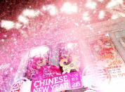 <p>In der philippinischen Hauptstadt Manila wird das chinesische Neujahr mit Feuerwerk begrüßt. (Bild: Reuters) </p>