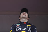 <p>Checo Pérez en el podio/ REUTERS/Christian Hartmann</p> 