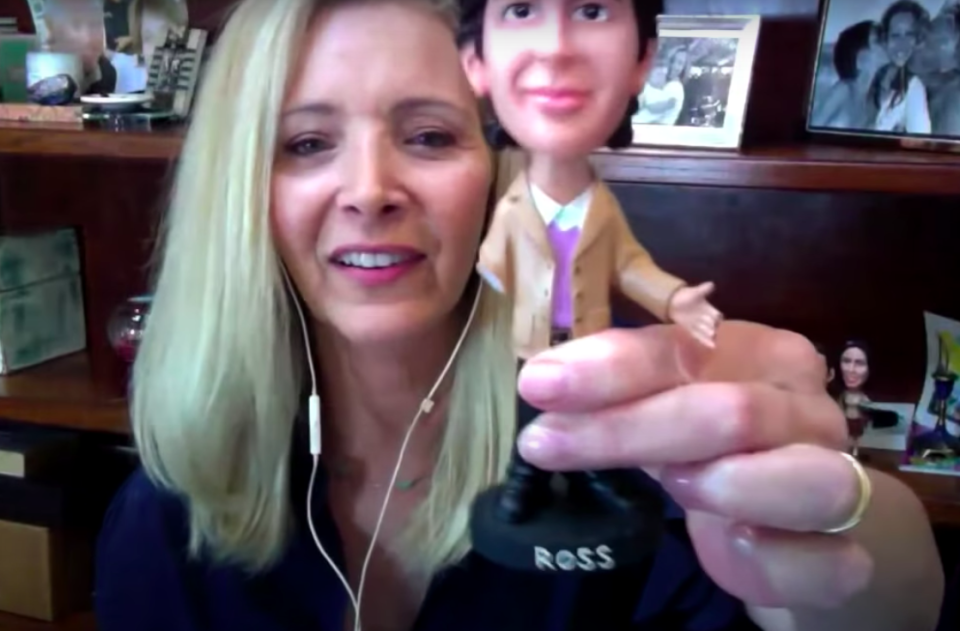 <h1 class="title">Lisa Kudrow - Kimmel - Ross bobblehead</h1><cite class="credit">YouTube</cite>