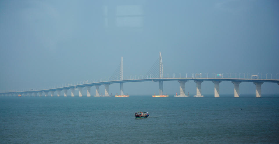 <p>A boat sails in front of the Hong Kong-Zhuhai-Macau Bridge, to be opened in Zhuhai, China March 28, 2018. (REUTERS/Bobby Yip) </p>