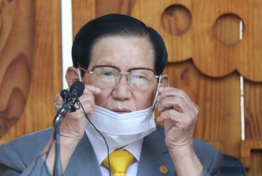 Seoul city authorities have filed a murder complaint against Shincheonji leader Lee Man-hee for failing to cooperate in containing the epidemic