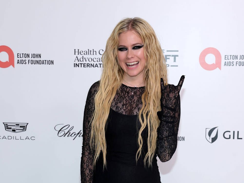 Um Avril Lavigne rankt sich eine wilde Theorie. (Bild: IMAGO/Cover-Images)