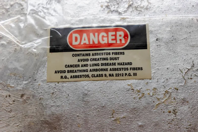 <span class="attribution__caption">The boiler at Canyon Springs High School is covered in a material that contains asbestos fibers.</span> <span class="attribution__credit"> Sarah A. Miller/Idaho Statesman </span>