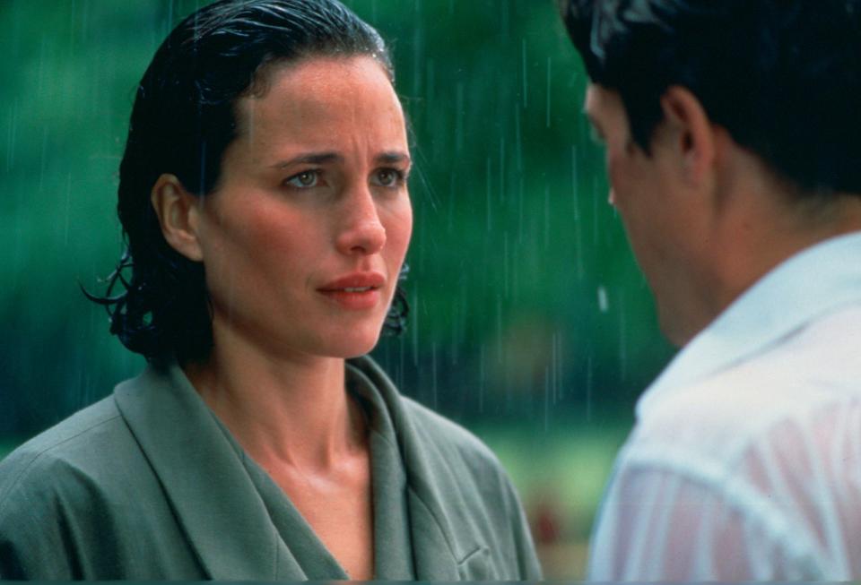 Carrie (Andie MacDowell)