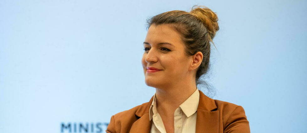 Marlène Schiappa réfute tout « favoritisme » dans l'attribution des sommes du fonds Marianne.   - Credit:STEPHANE MOUCHMOUCHE / Hans Lucas / Hans Lucas via AFP