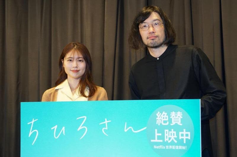 有村架純（左）和今泉力哉導演在新片《我是千尋》上映首日活動現身。（翻攝自TOKYO HEADLINE）