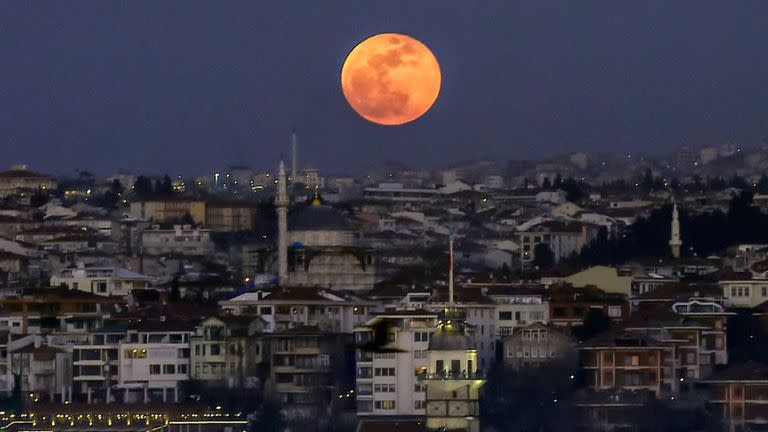 El eclipse también se acompañará con el fenómeno de la "luna de sangre".