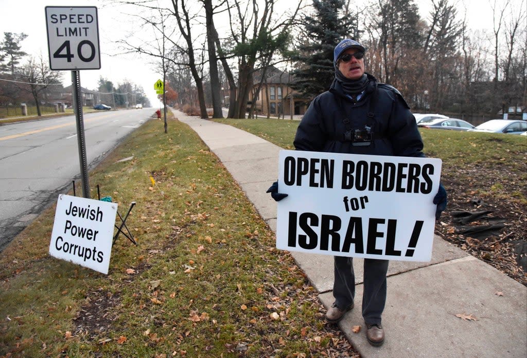 US Synagogue Protests (ASSOCIATED PRESS)