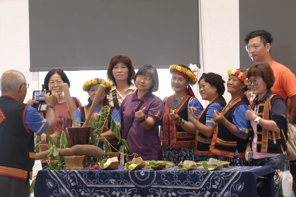 臺東縣農會辦理「阿公阿嬤童年點心食譜競賽」，最終由夢馨羽家政班推出的「黃金歲月-樹薯球」奪下冠軍。